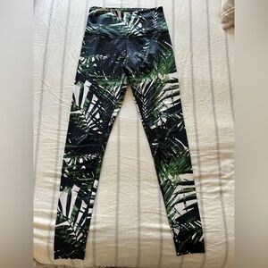 BEYOND YOGA Tropical Leaf Print Leggings